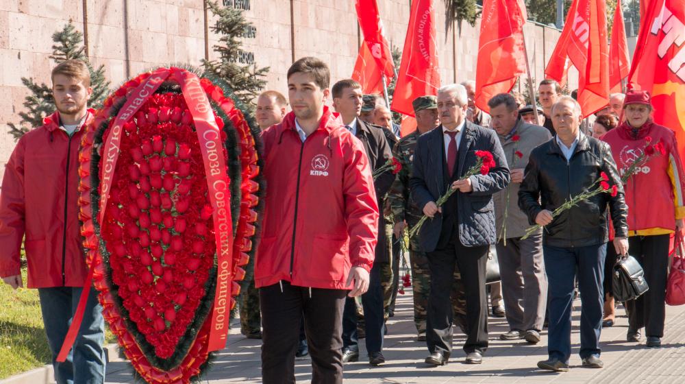 В Краснодаре прошла акция в память о трагических событиях «черного октября» 1993 года
