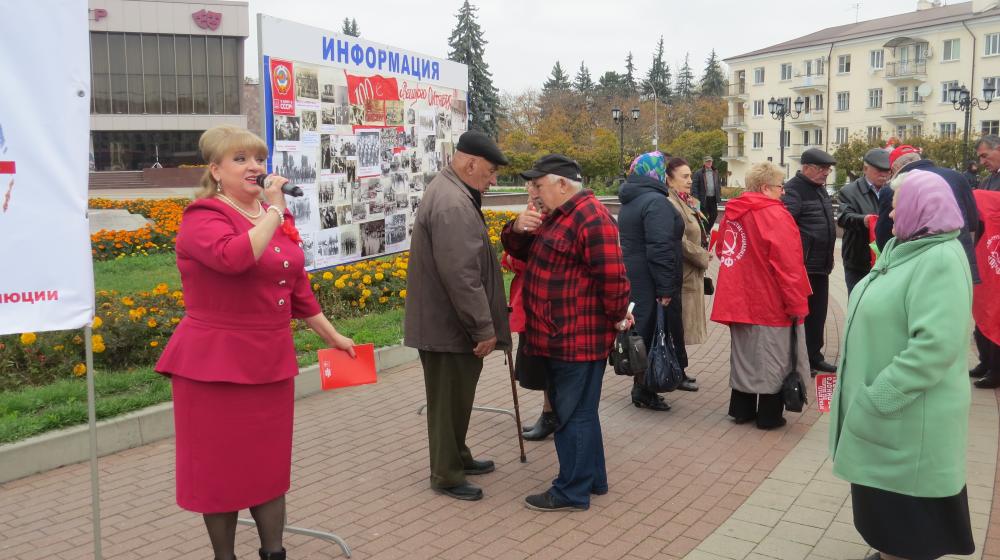 Коммунисты провели праздничную акцию в центре Нальчика