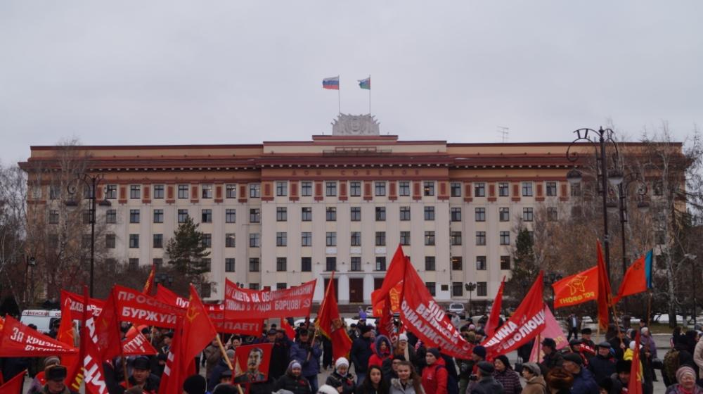 В Тюмени в демонстрации и митинге приняли участие 1500 человек