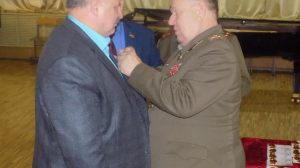 Коммунисты Железнодорожного района поздравили воронежцев с юбилеем Великой Октябрьской социалистической революции