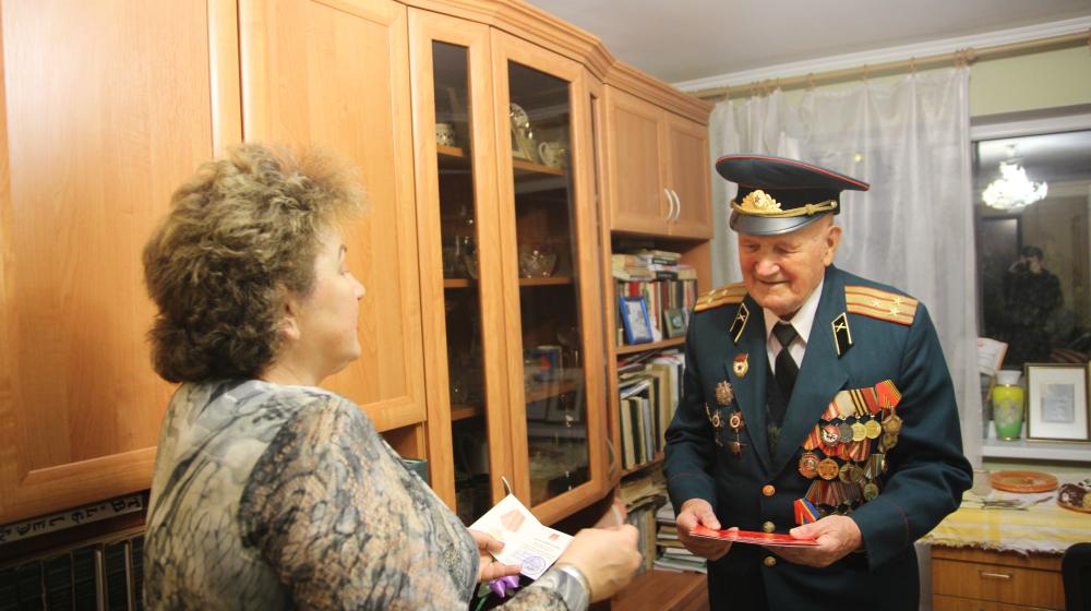 Калининградская область. Коммунисты поздравили ветерана