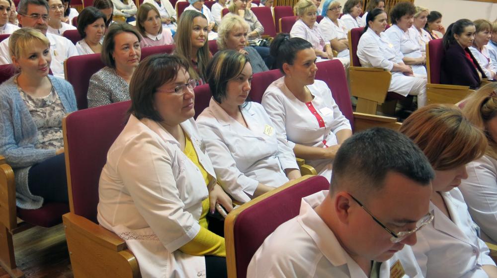 Накануне юбилея Великого Октября Валентин Шурчанов встретился с чебоксарскими медиками