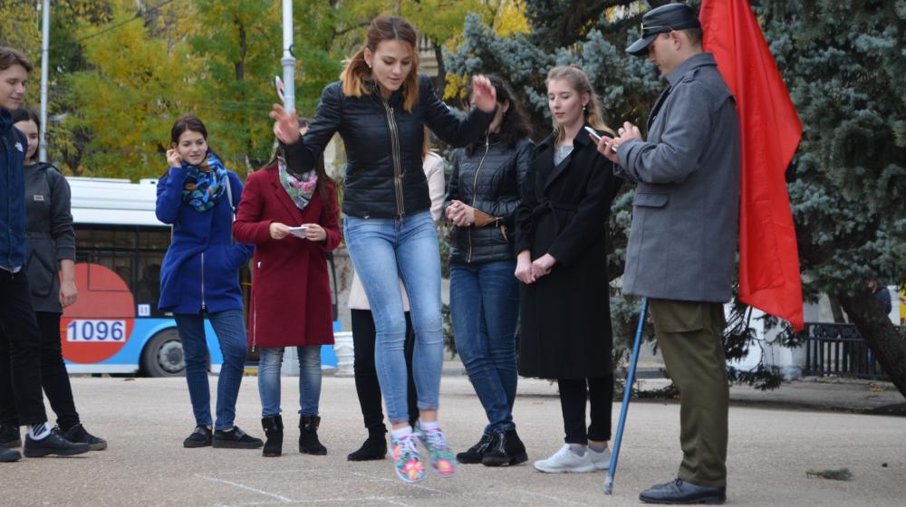 Севастопольские комсомольцы организовали молодёжный квест «Дорогами Октября»