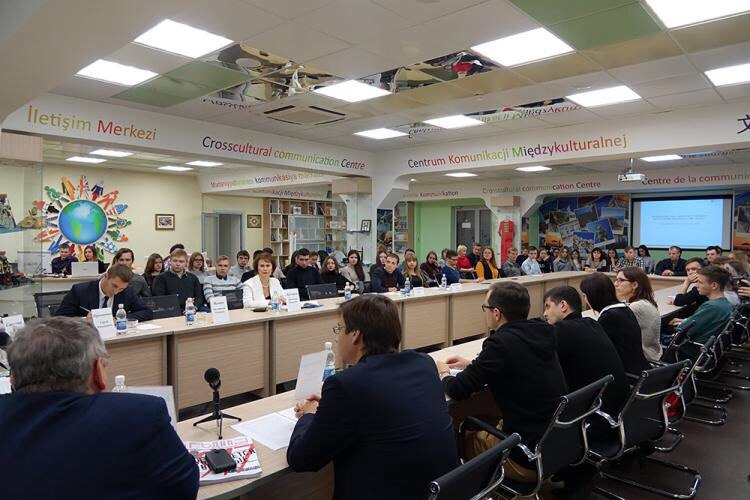 В Белгородском государственном национальном исследовательском университете прошёл круглый стол «Октябрьская революция 1917 года глазами современного студента»