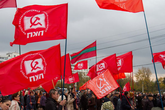 Тысячи приднестровцев выразили недоверие власти на митинге в Тирасполе