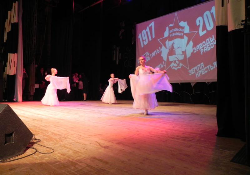 В Белгороде прошёл праздничный концерт, посвящённый 100-летию Октябрьской революции