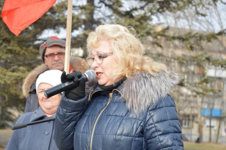 Коммунисты Биробиджана провели митинг в день столетия Октябрьской революции  