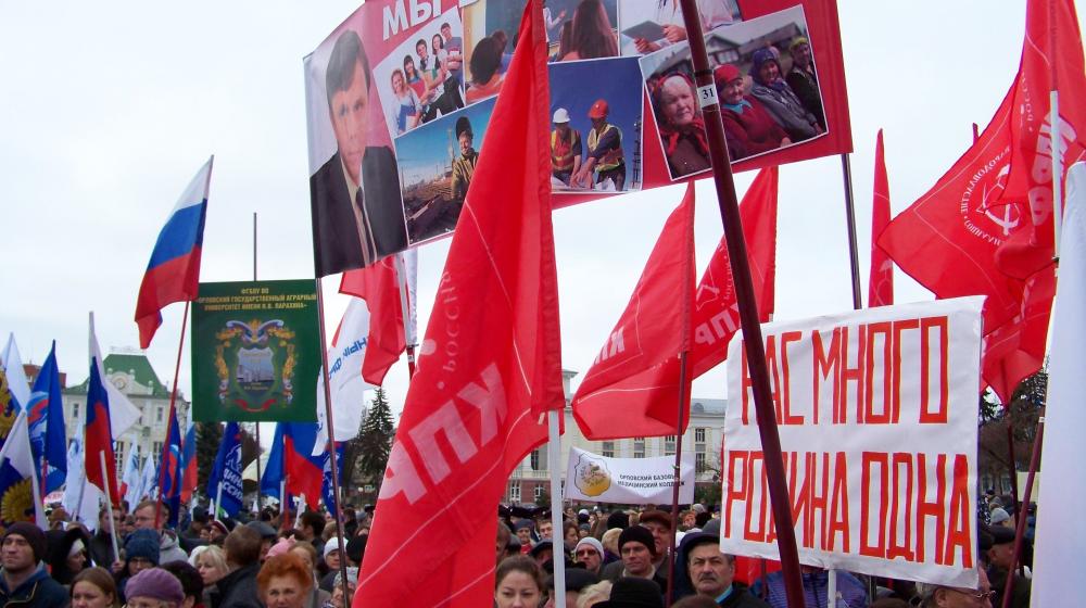 Орловские коммунисты приняли участие в праздничном шествии и митинге