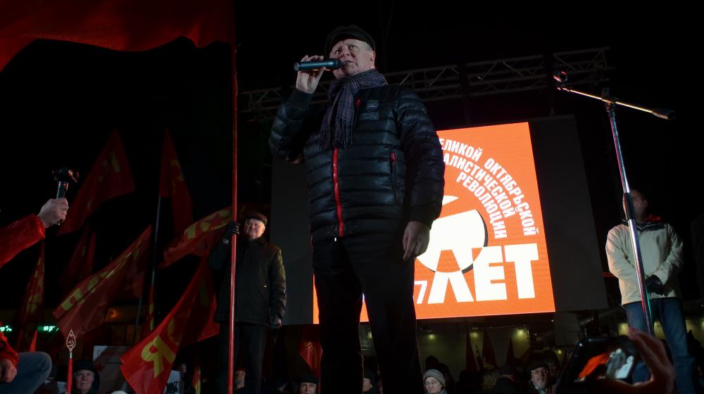 Санкт-Петербург. Революция, «Аврора» – нет у нас пути другого!