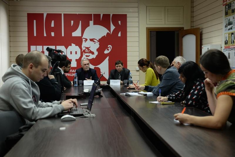 Новосибирский обком КПРФ организовал пресс-конференцию депортированного из Польши профессора Дмитрия Карнаухова