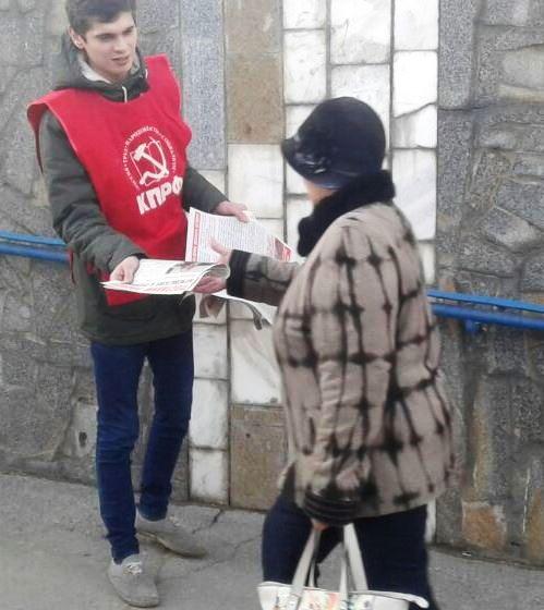 Тульские коммунисты распространяют обращение лидера КПРФ Г.А. Зюганова на улицах областного и районных центров