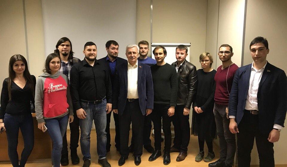 «Рождение и судьба СССР». В Краснодаре при поддержке крайкома КПРФ прошло заседание молодежного дискуссионного клуба  