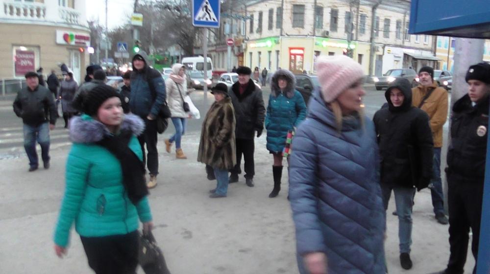 Саратовский обком КПРФ провел массовые акции протеста