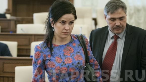 "Есть политические "гномы" и одна Белоснежка". Лидер алтайских коммунистов – о конфликтах и политике "ЕР"