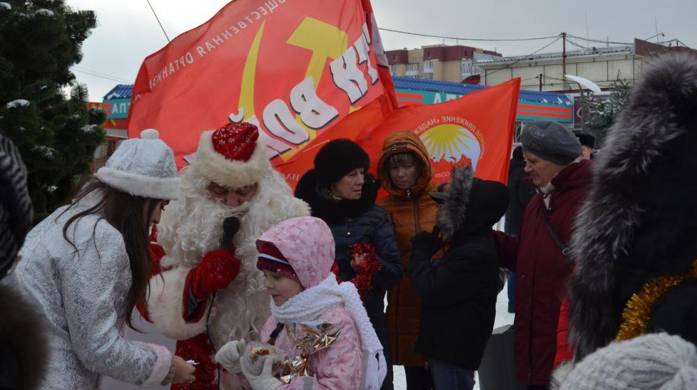 Волгоградская область. В Волжском состоялась акция «Советский, Красный Дед Мороз»