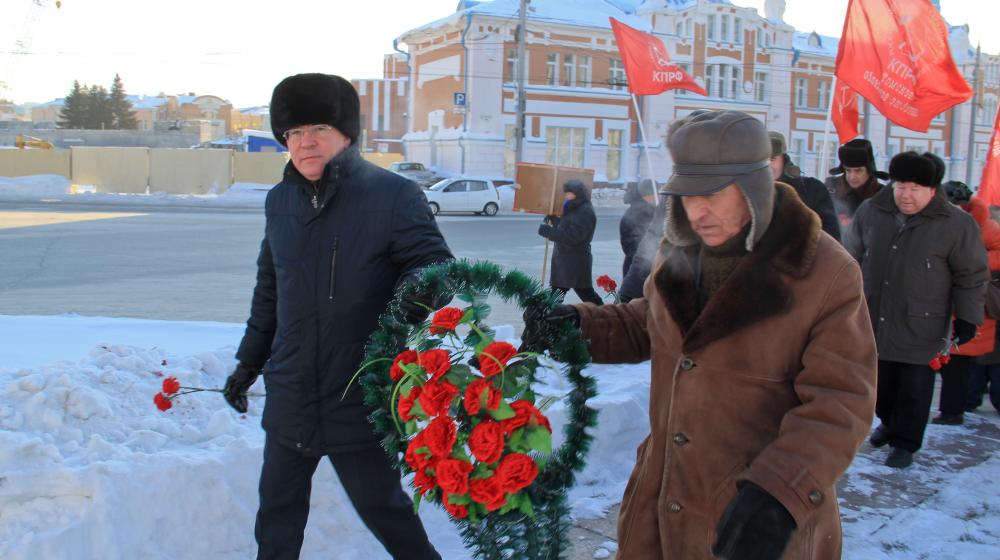 Томские коммунисты почтили память Владимира Ильича Ленина