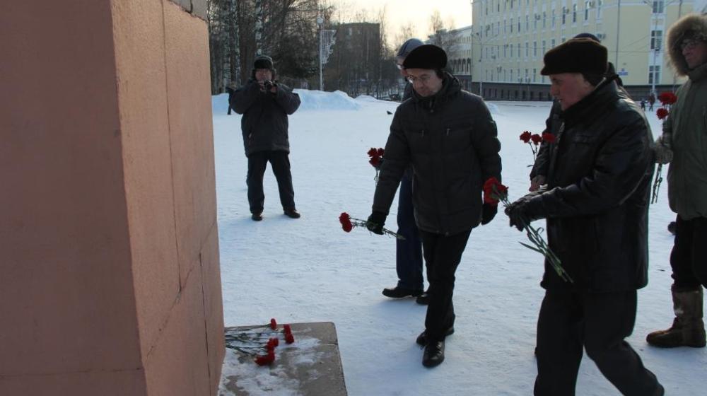 Коммунисты Сыктывкара почтили память вождя мирового пролетариата