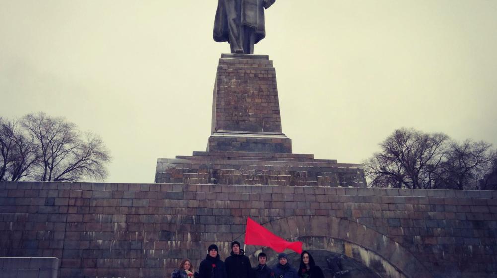 Волгоград (Сталинград). Коммунисты почтили память В.И. Ленина
