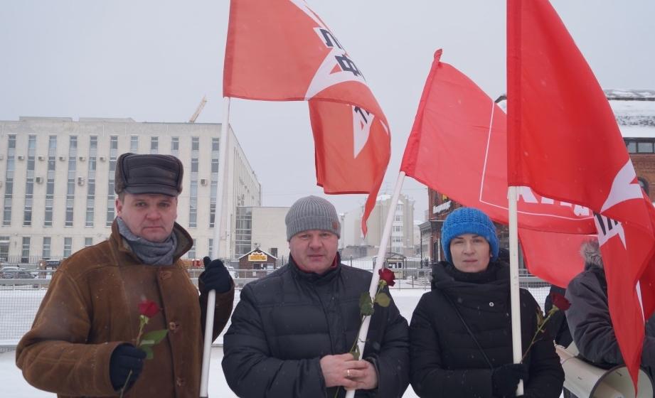 Имя и дело Ленина бессмертны! Акция пензенских коммунистов