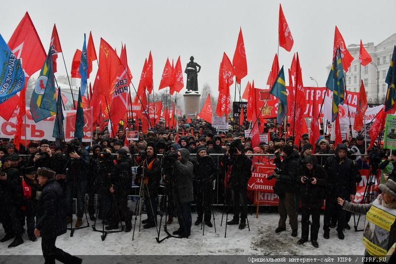 Telegram-канал ObuhovPRO: Про «качество» провластных митингов и «клубничных» митингов КПРФ, «незамеченное» заявление Зюганова и "декоммунизированный" парад в Сталинграде