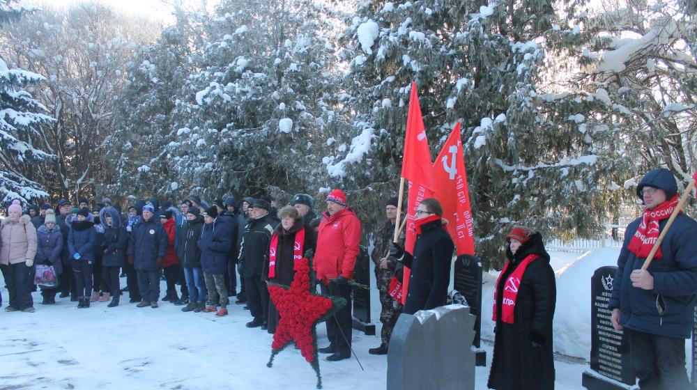 Псковские коммунисты отметили 75-ю годовщину подвига Александра Матросова