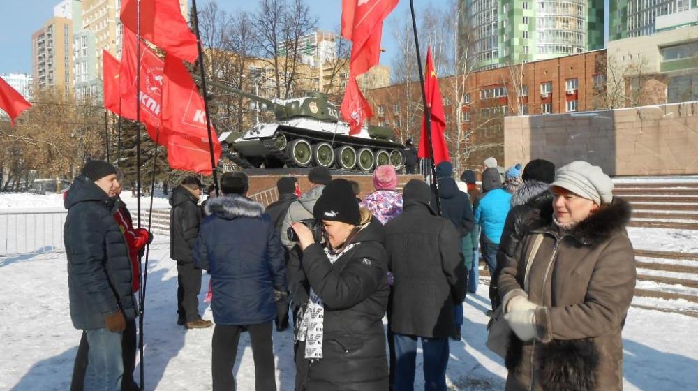 Пермский крайком КПРФ организовал торжественный автопробег по городу Перми и Пермскому району