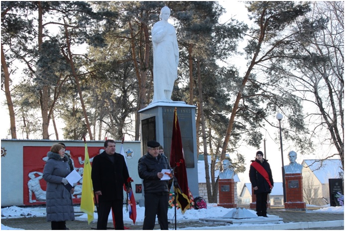 Коммунисты и комсомольцы Грайворонского района Белгородской области почтили память погибших в Великой Отечественной Войне воинов