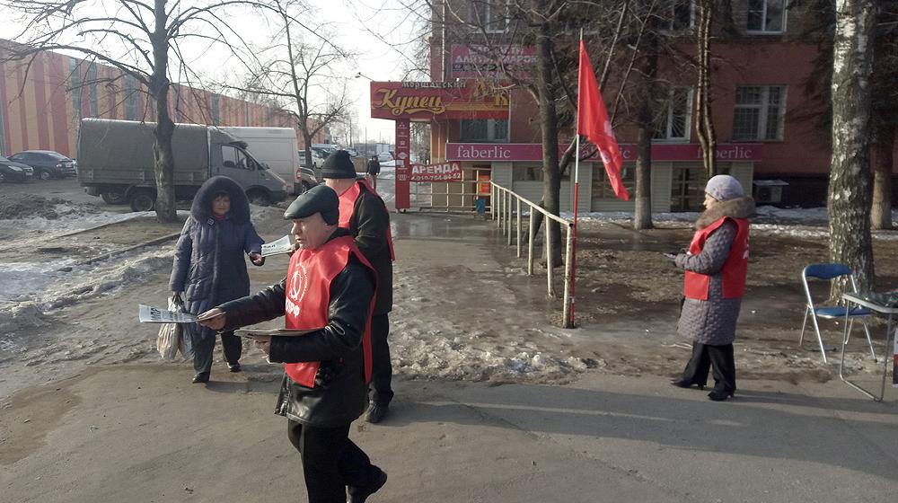 Тамбов. Коммунисты Октябрьского райкома продолжают агитационную кампанию