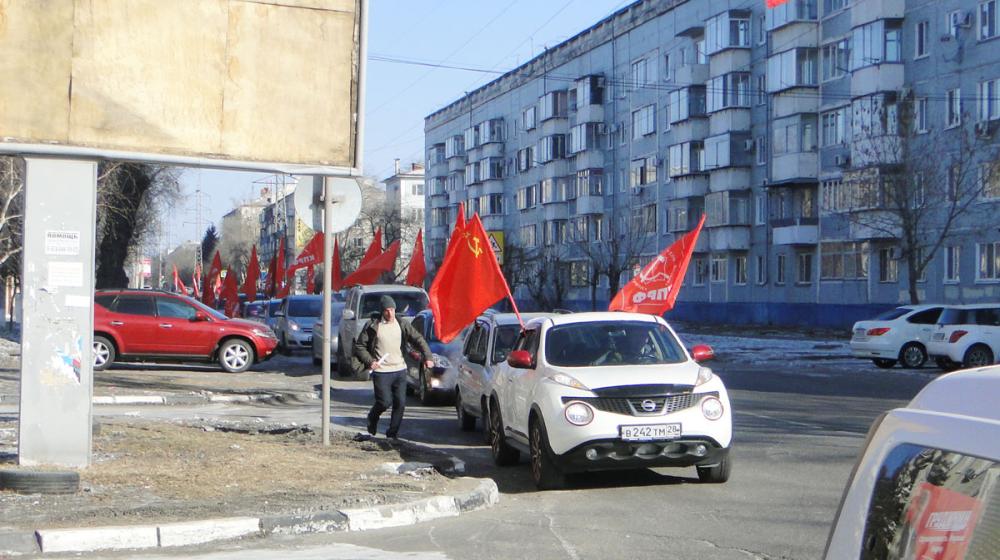 Автомобилисты Благовещенска поддержали Павла Грудинина автопрогом