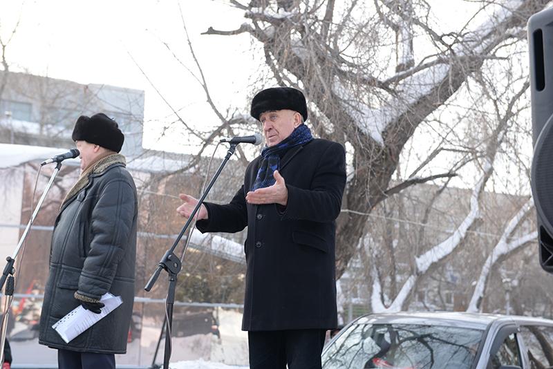 «За достойную жизнь! За честные выборы!». Новосибирские коммунисты провели митинг
