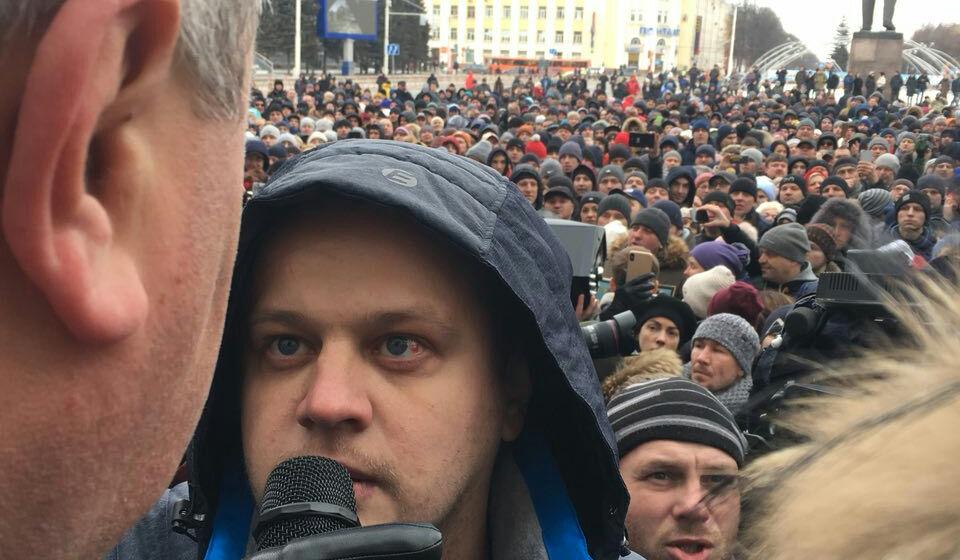ИА REGNUM: Четыре тысячи митингующих в Кемерово требуют отставки Тулеева