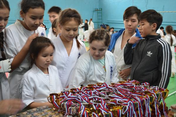 Коммунисты Калмыкии помогли провести детский турнир