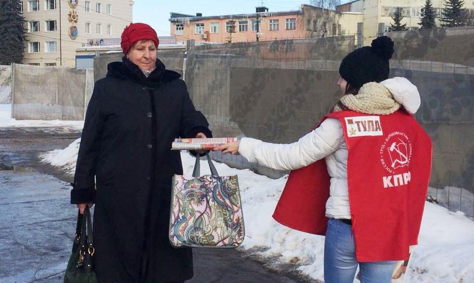 В Туле продолжается раздача агитационных материалов за Грудинина