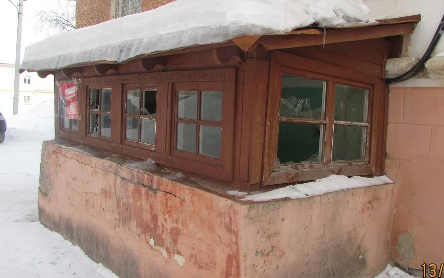 Республика Коми. В Ухтинском помещении КПРФ неизвестные разбили стекла