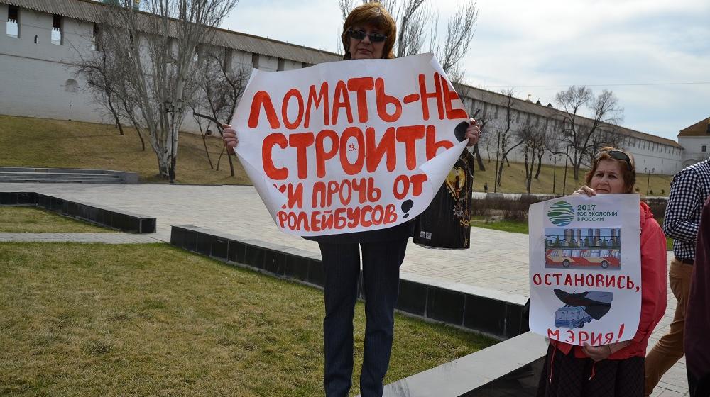 В Астрахани коммунисты провели митинг за сохранение троллейбусного транспорта