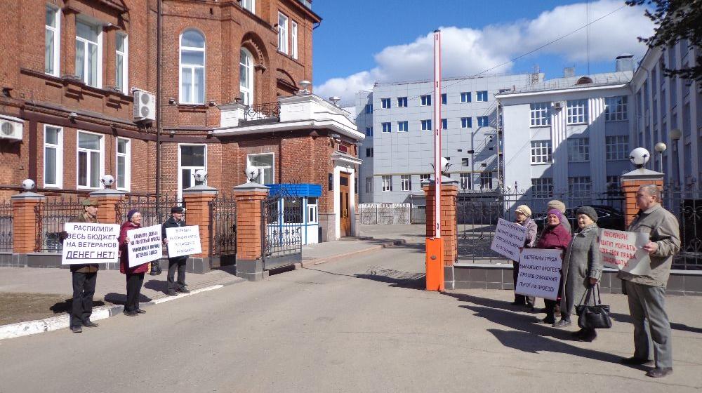 Ивановская область. Ветераны труда выражают протест против снижения льгот на проезд! 