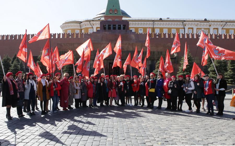 В День космонавтики коммунисты возложили цветы к могилам С.П. Королева и Ю.А. Гагарина у Кремлевской стены