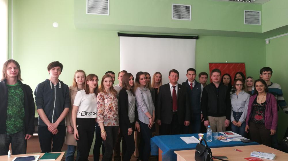 Первый секретарь Самарского обкома КПРФ Алексей Лескин и первый секретарь Самарского горкома комсомола Александр Сорокин встретились со студентами Самарского государственного социально-педагогического университета