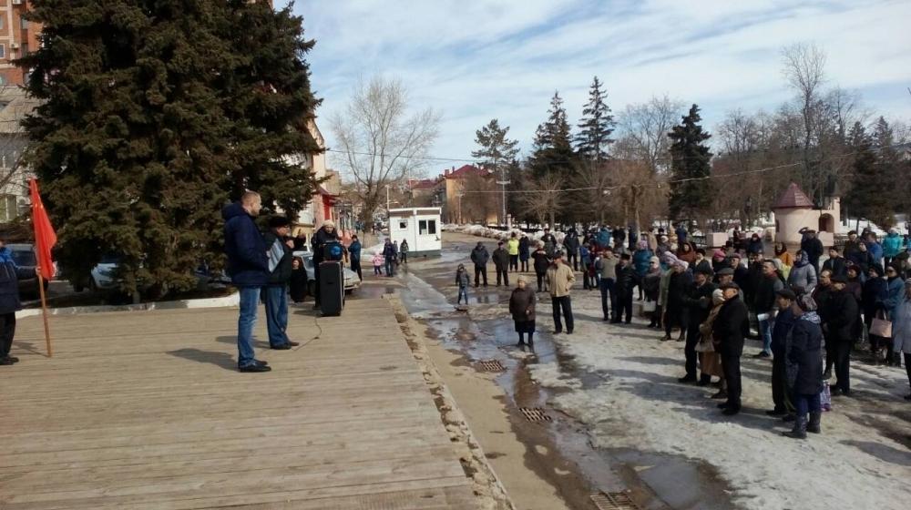 В Бугуруслане прошел митинг против отмены прямых выборов главы города