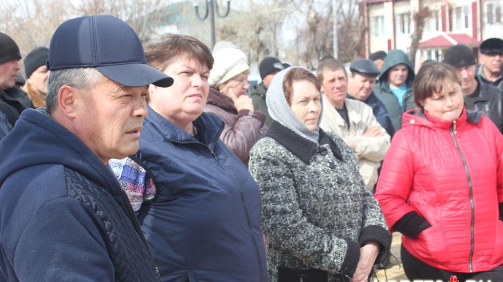 Тюменская область. Фермеры Абатского и Викуловского районов вышли на митинг в знак протеста против снижения закупочных цен на молоко от личных подсобных хозяйств