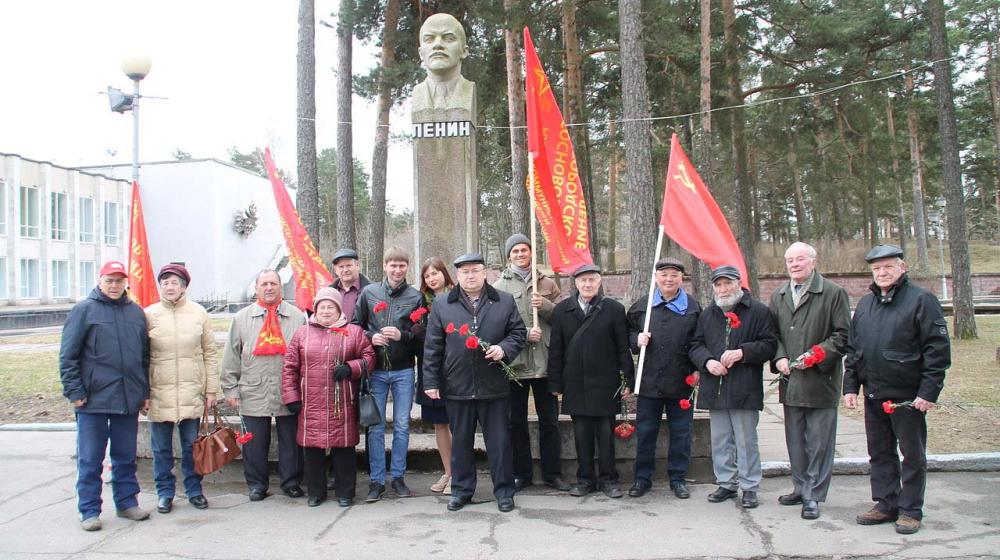 Коммунисты Ленинградской области: Ленин остается с нами!