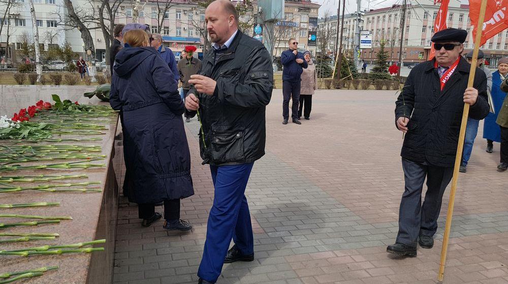 Ленинский митинг торжественно прошел в Южно-Сахалинске