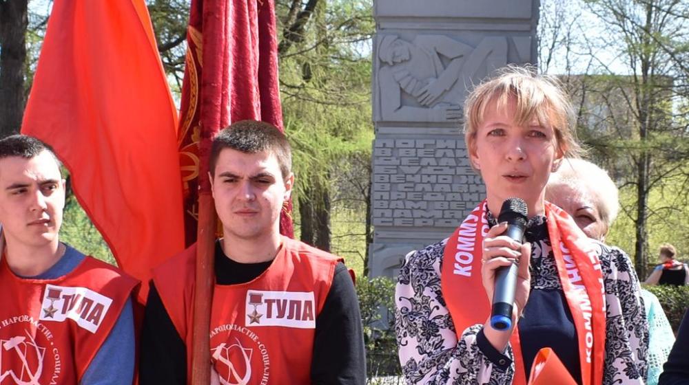 «Пусть всегда будет солнце!». Тульский обком провёл массовую демонстрацию и праздничный митинг