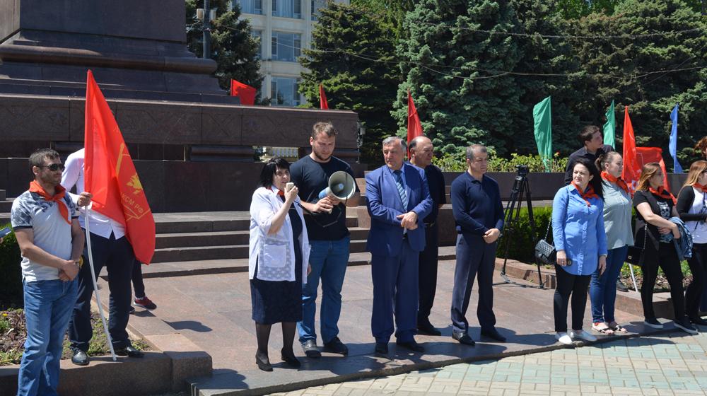 Республика Дагестан. В Махачкале прошла традиционная церемония посвящения школьников в пионеры