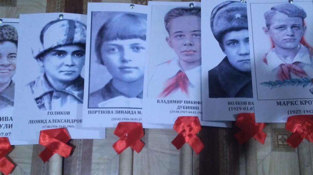 Пионеры Хакассии приняли участие в акции «Бессмертный полк» с портретами пионеров-Героев