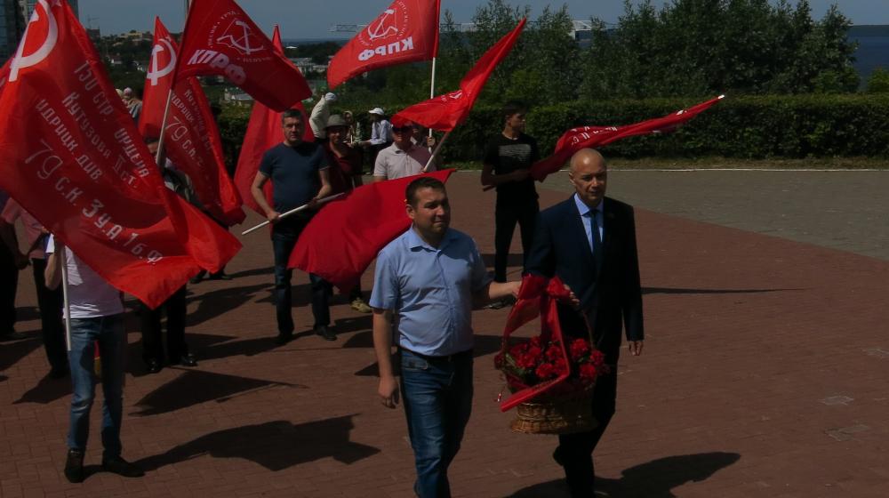 Чувашская республика. В день памяти и скорби коммунисты приняли участие в траурной церемонии