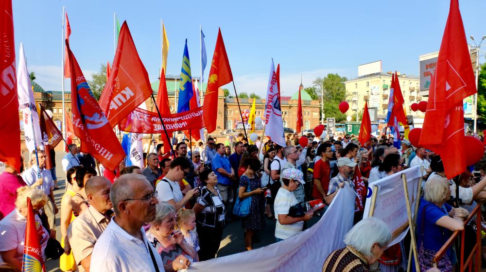 Почти 900 подписей собрали иркутяне на митинге против планов повысить энерготарифы для населения в пользу структур РУСАЛА 