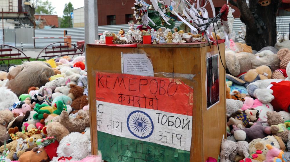 Юрий Афонин и кемеровские коммунисты почтили память погибших в «Зимней вишне»