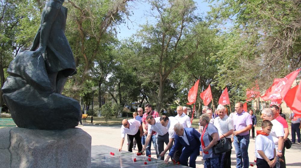 Лермонтов, Пушкин, Крымский мост сблизили коммунистов Кубани и Крыма
