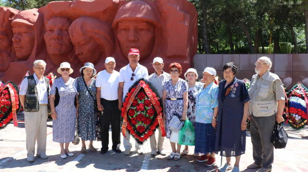 Коммунисты Калмыкии приняли участие в митинге памяти